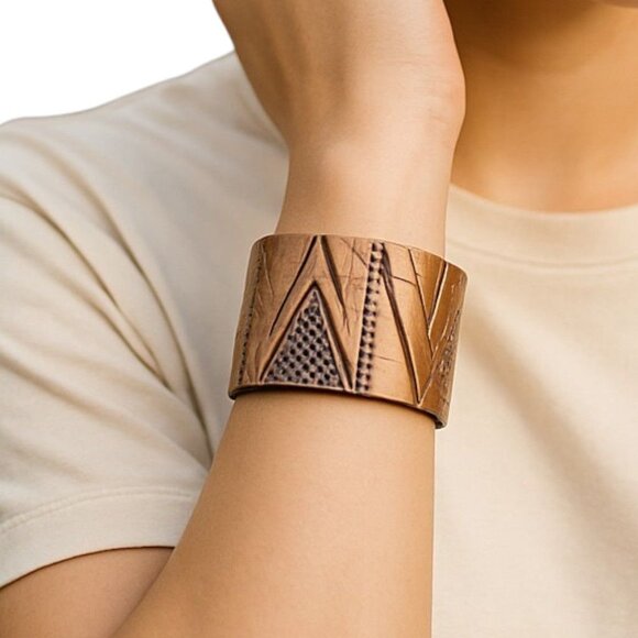 NEW! Story by DaVinci Seville Burnished Coppertone Cuff Bracelet Geometric - Picture 1 of 6
